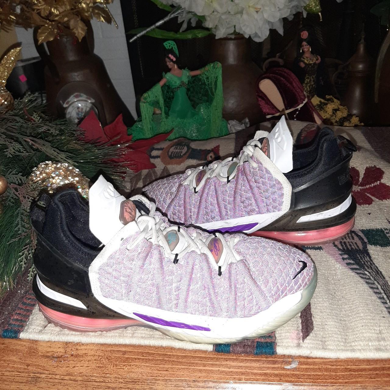 item listed by sneakerloverss