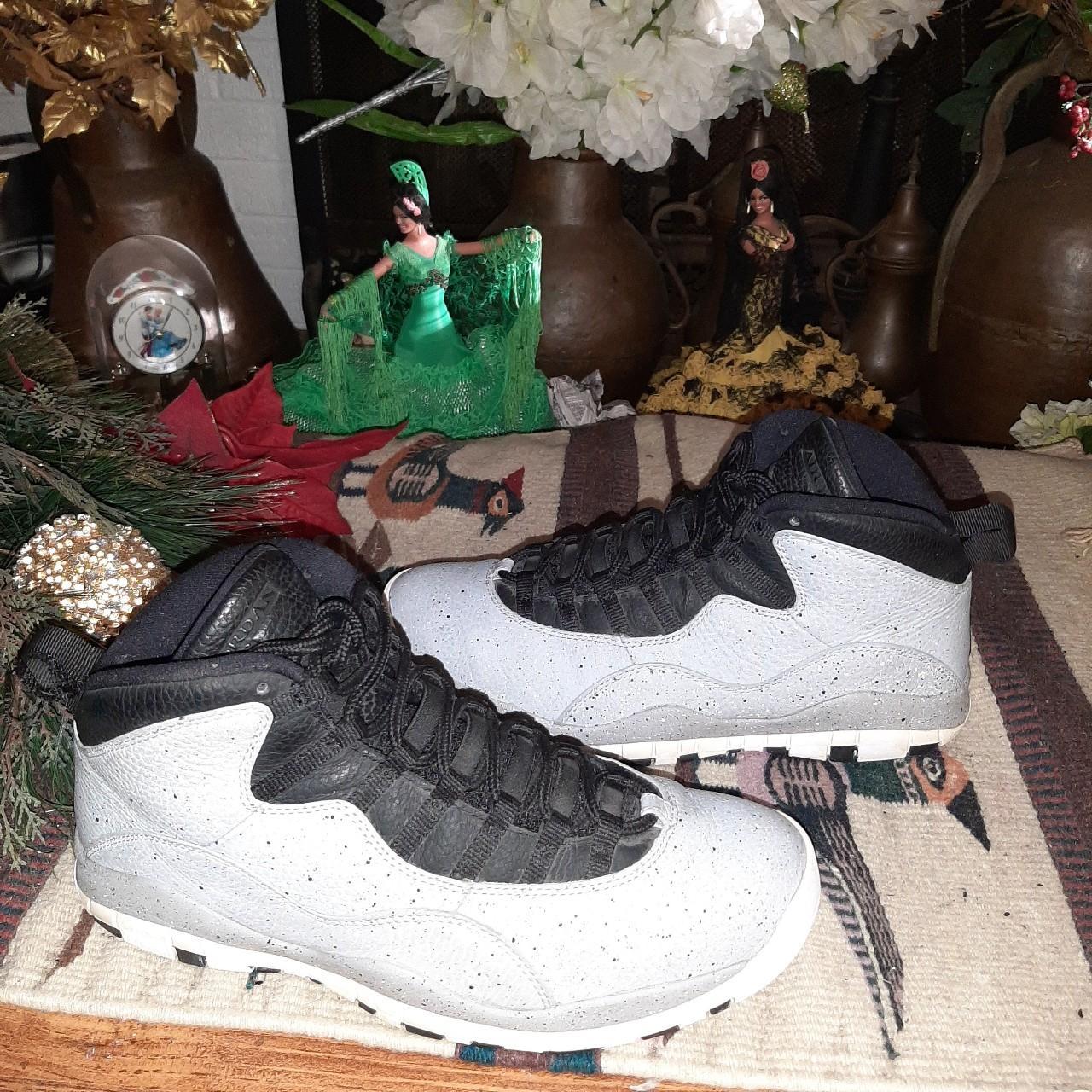 item listed by sneakerloverss
