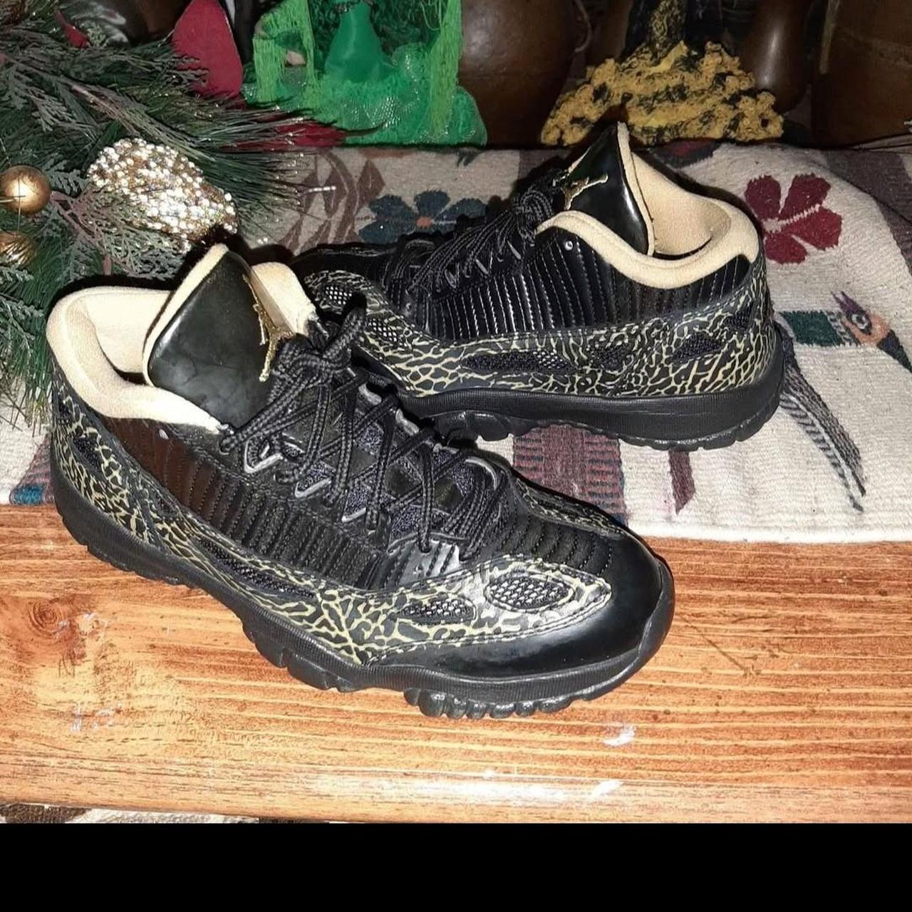 item listed by sneakerloverss