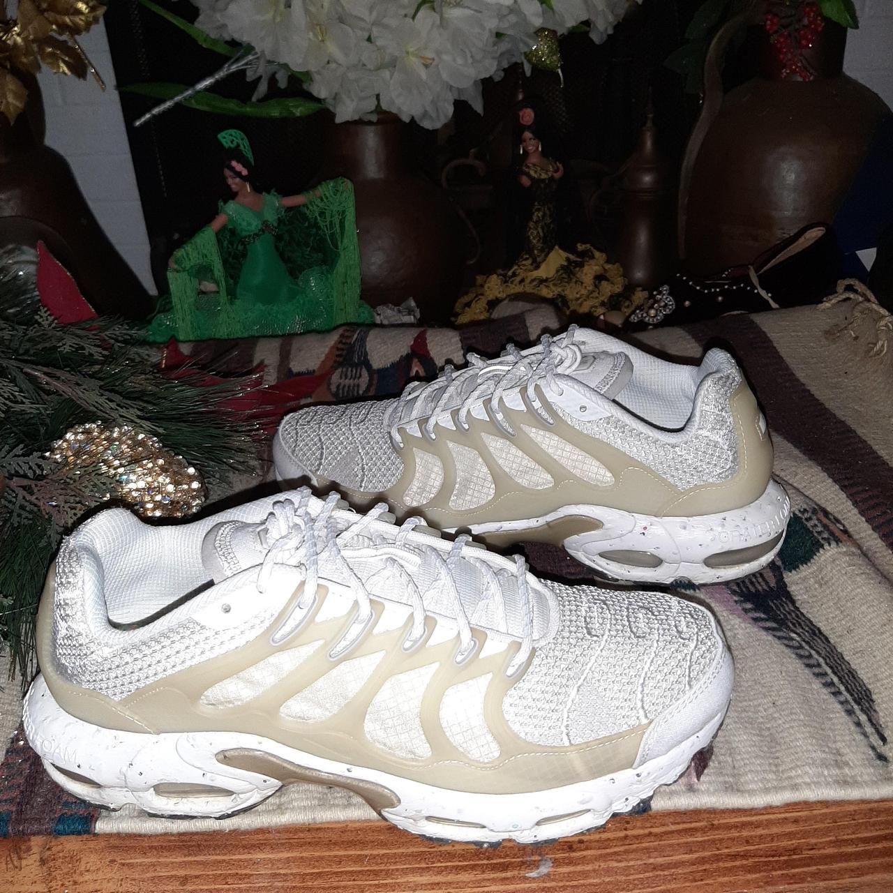 item listed by sneakerloverss