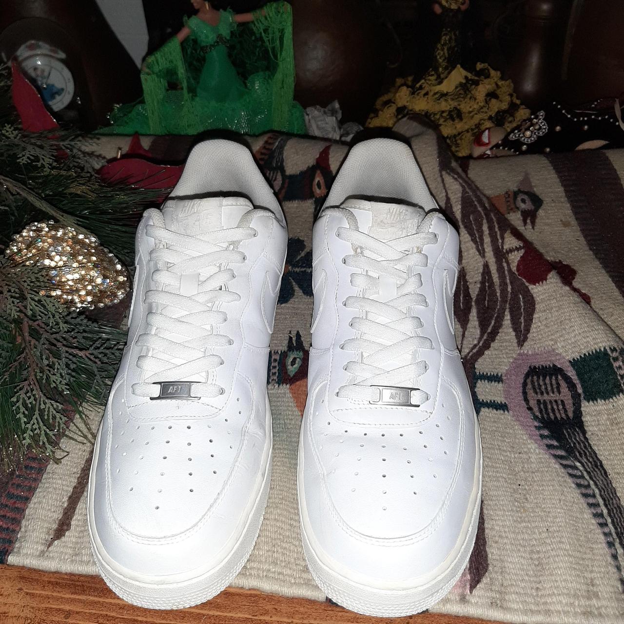 item listed by sneakerloverss