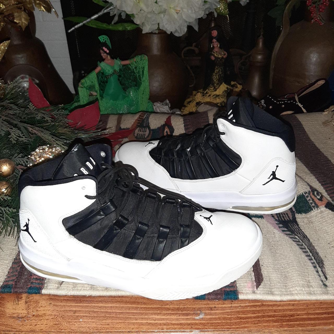 item listed by sneakerloverss