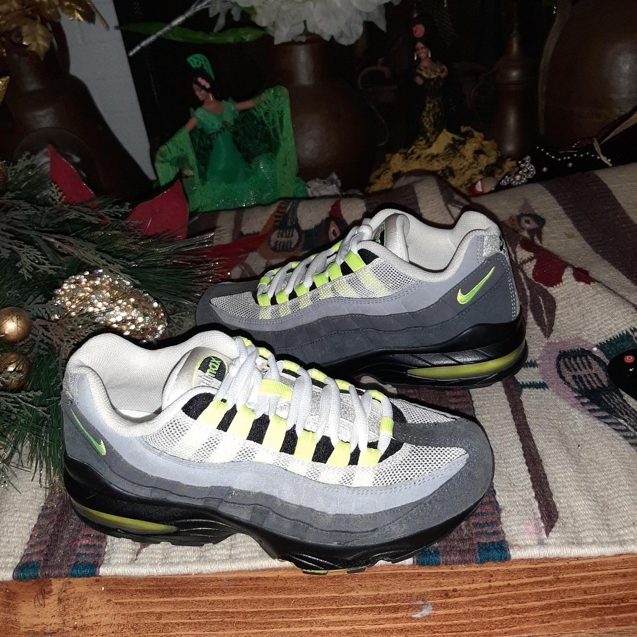 item listed by sneakerloverss