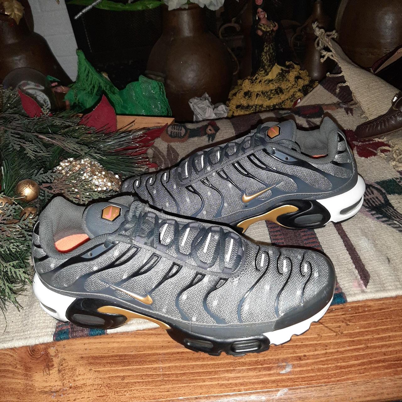 item listed by sneakerloverss