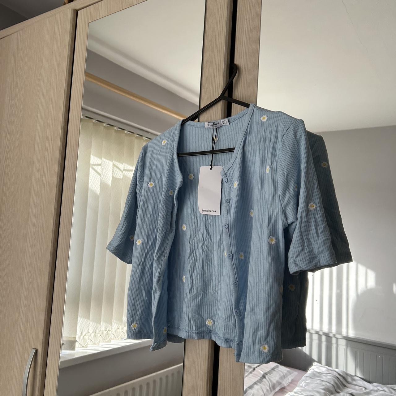 Stradivarius Women's Blue and White Cardigan Depop