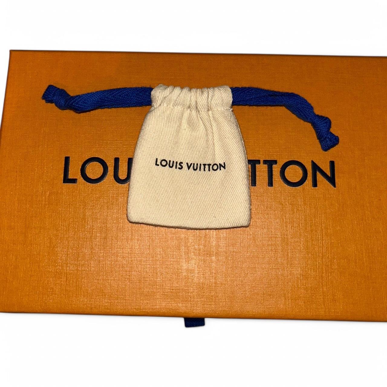 item listed by insidelexiescloset