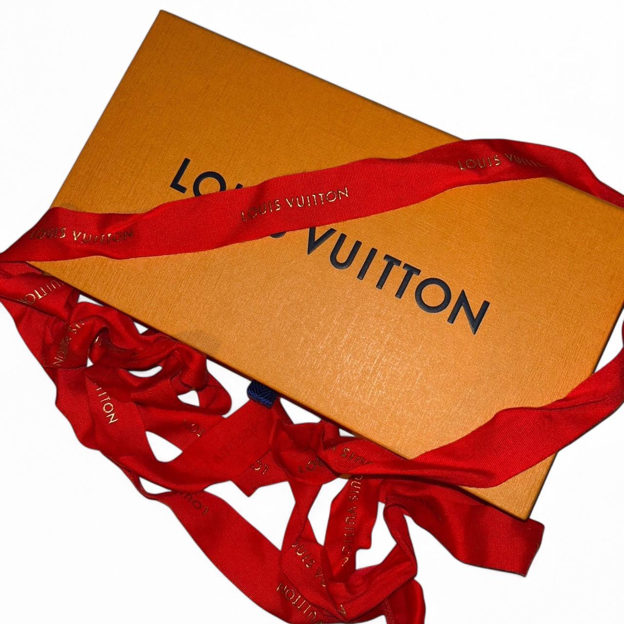 item listed by insidelexiescloset