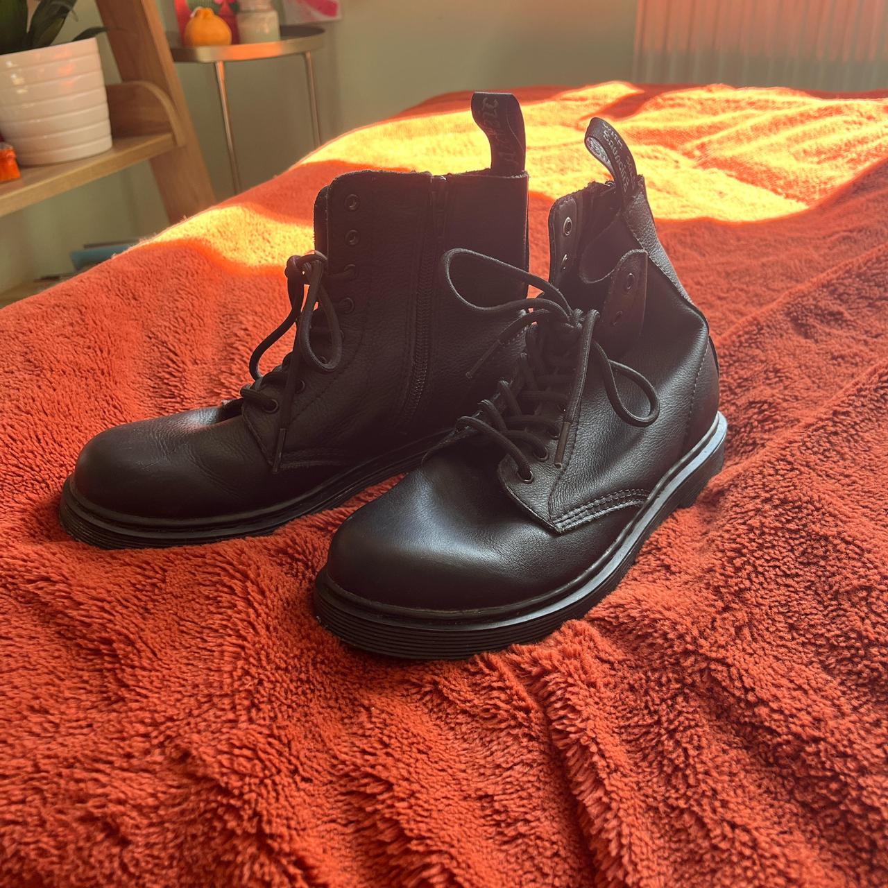 doc martens 1460 soft leather