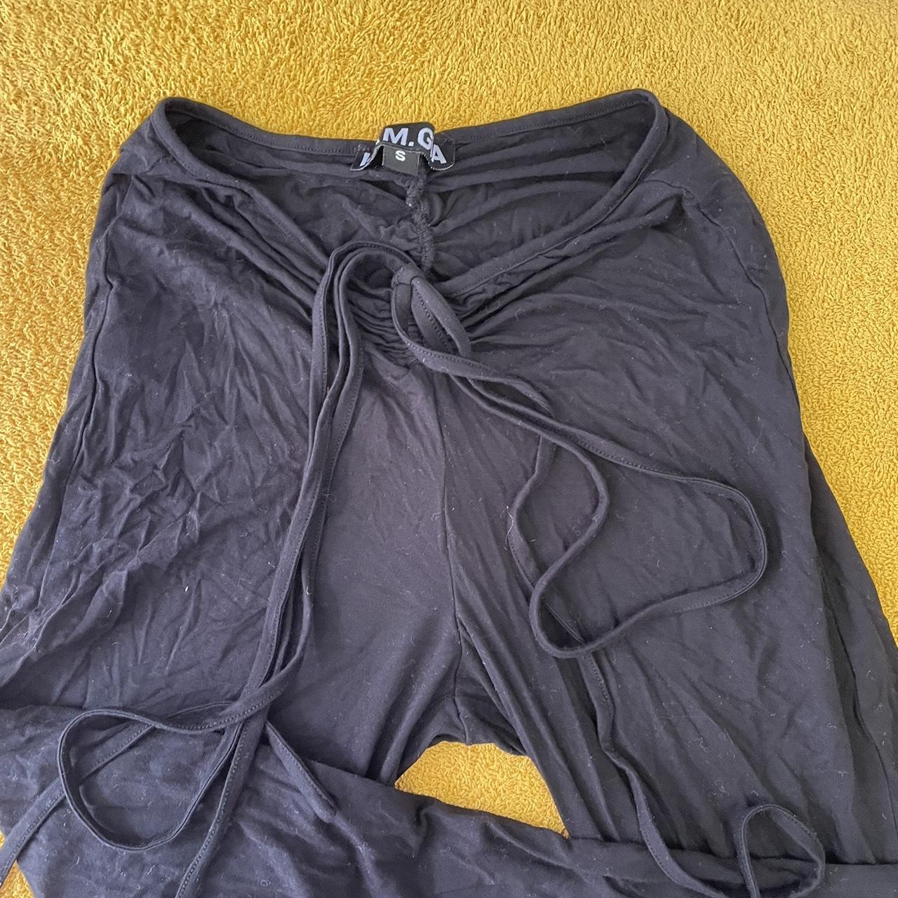 I am Gia black halo pants in size small - Depop