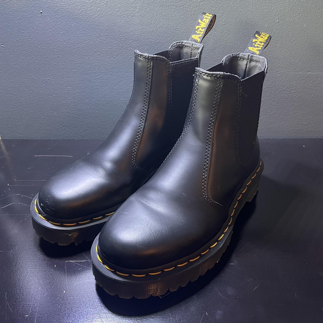 Dr martens chelsea clearance boots size 6