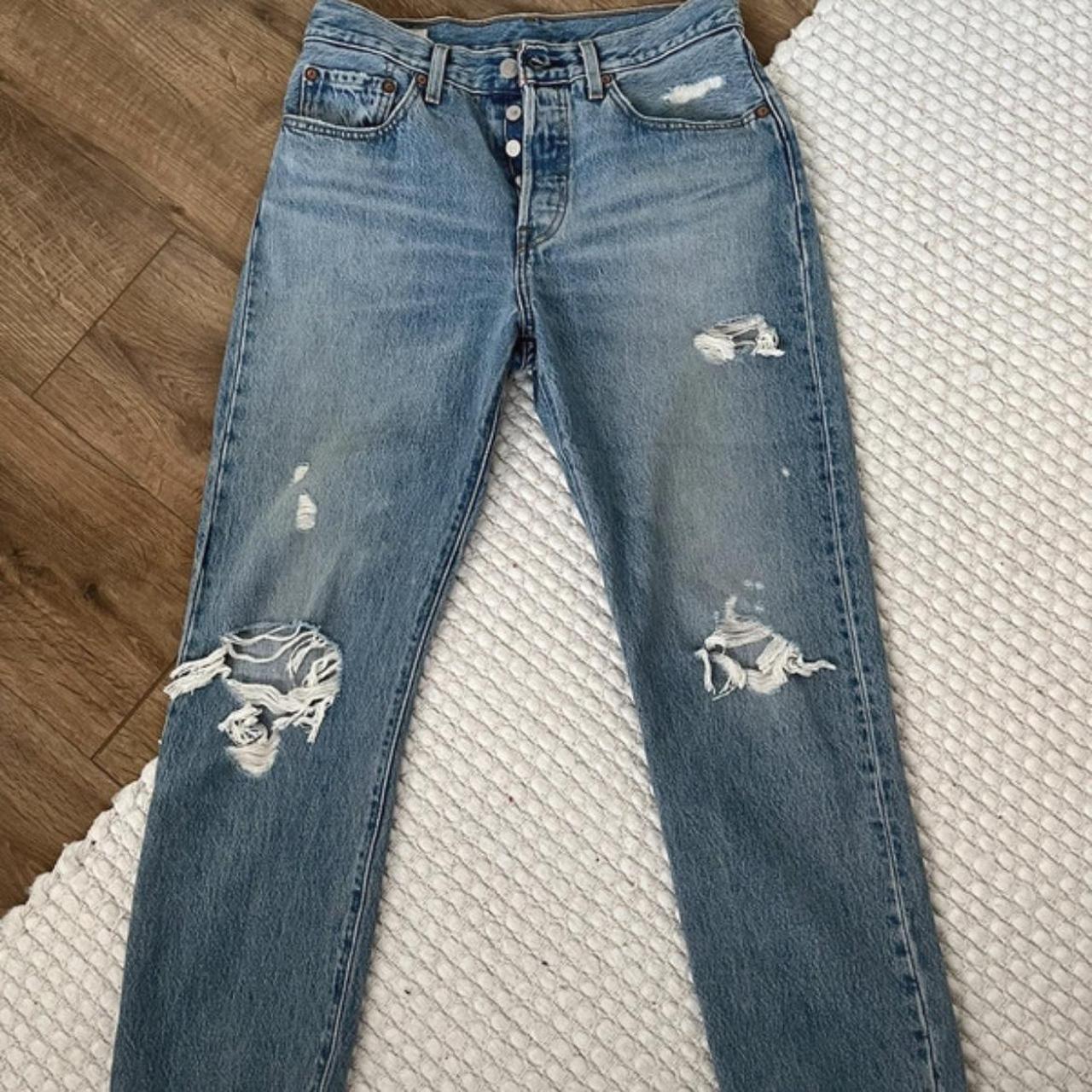 Levi's Women's Blue and Navy Jeans | Depop