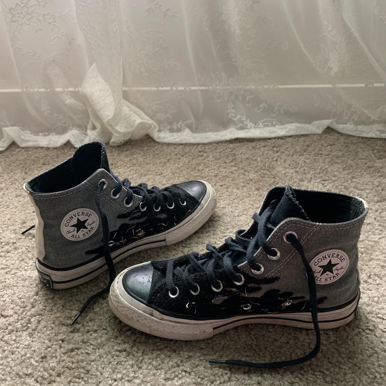 Grey converse 2024 black laces