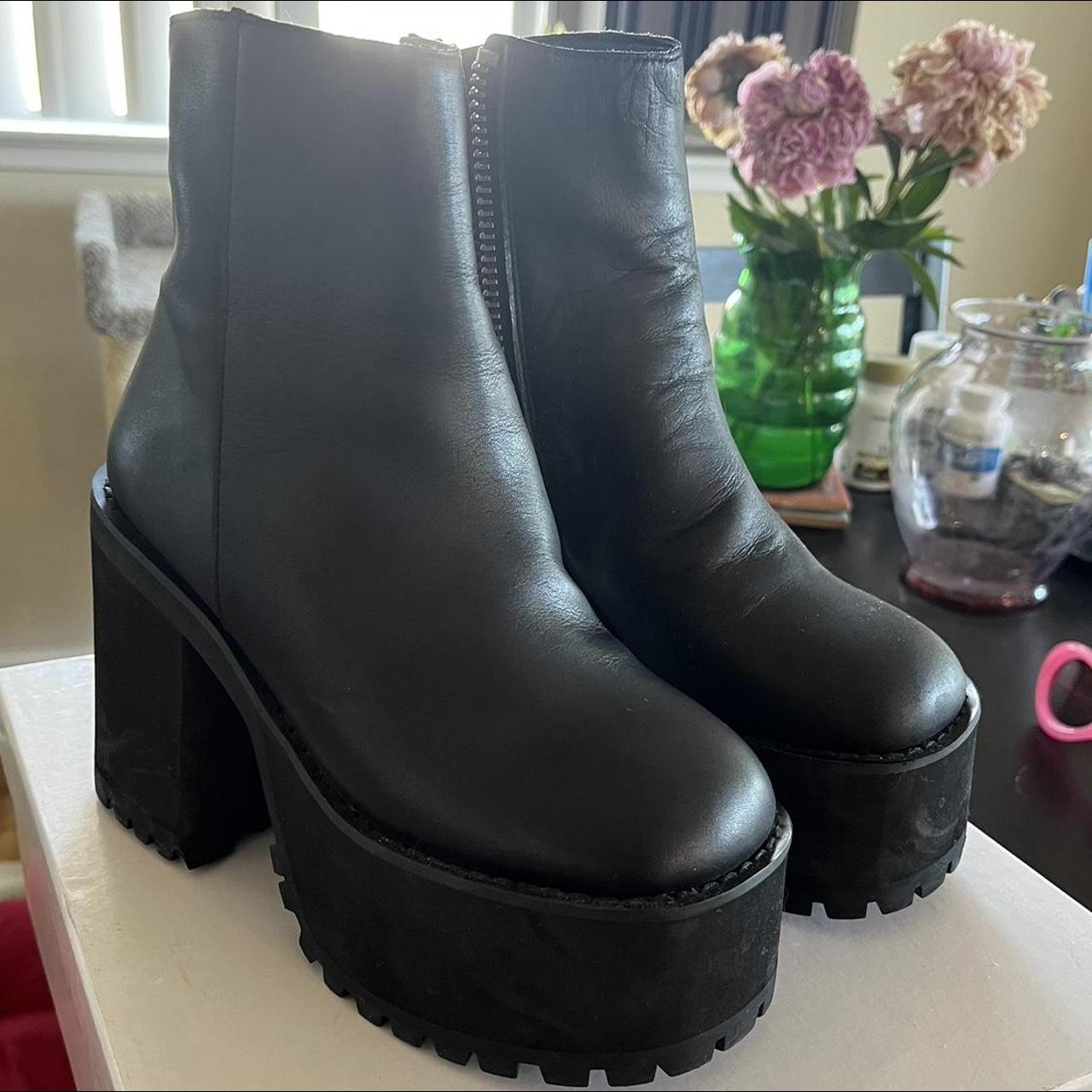 Bonnie shop boot unif