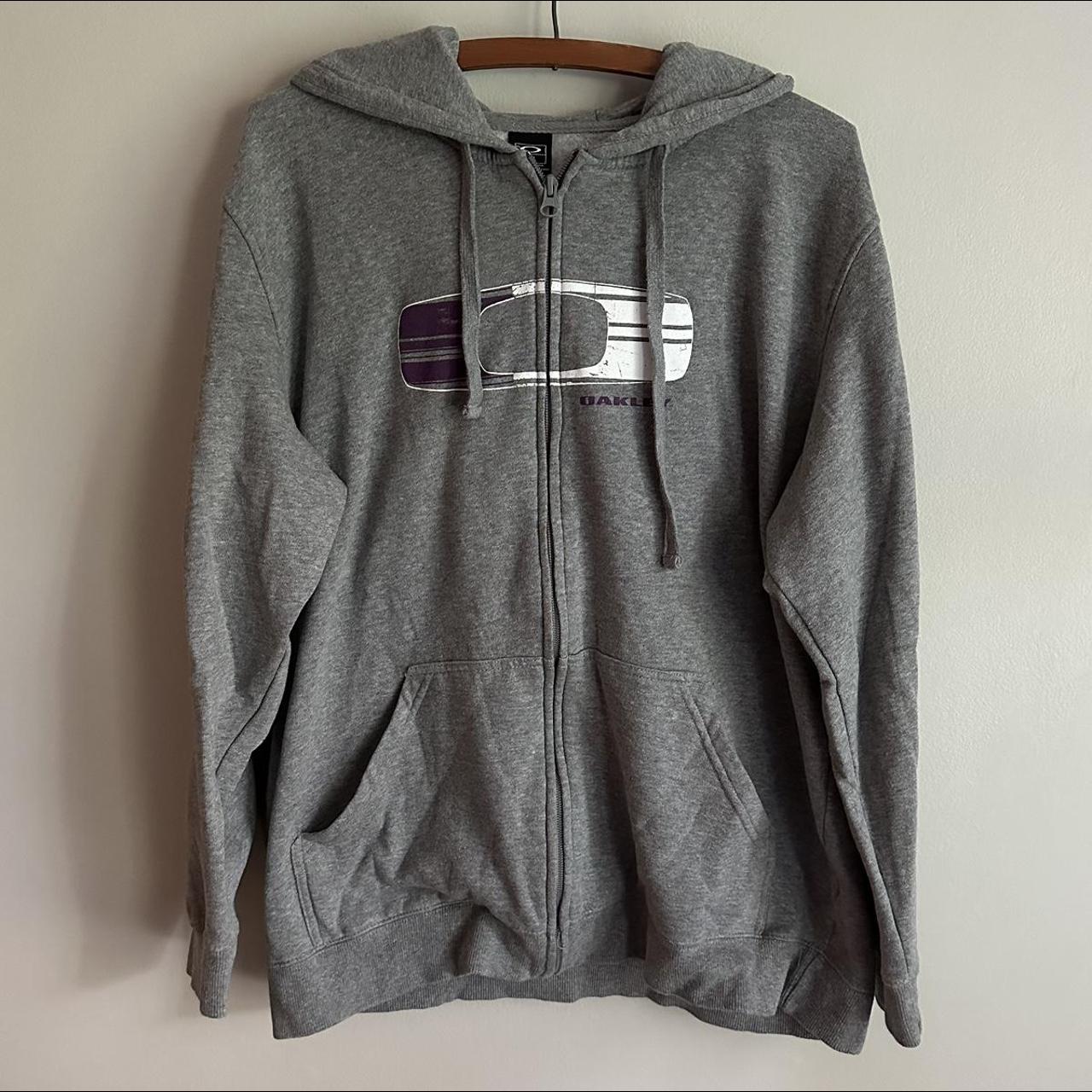 Y2k Oakley Hoodie Great condition #oakley... - Depop