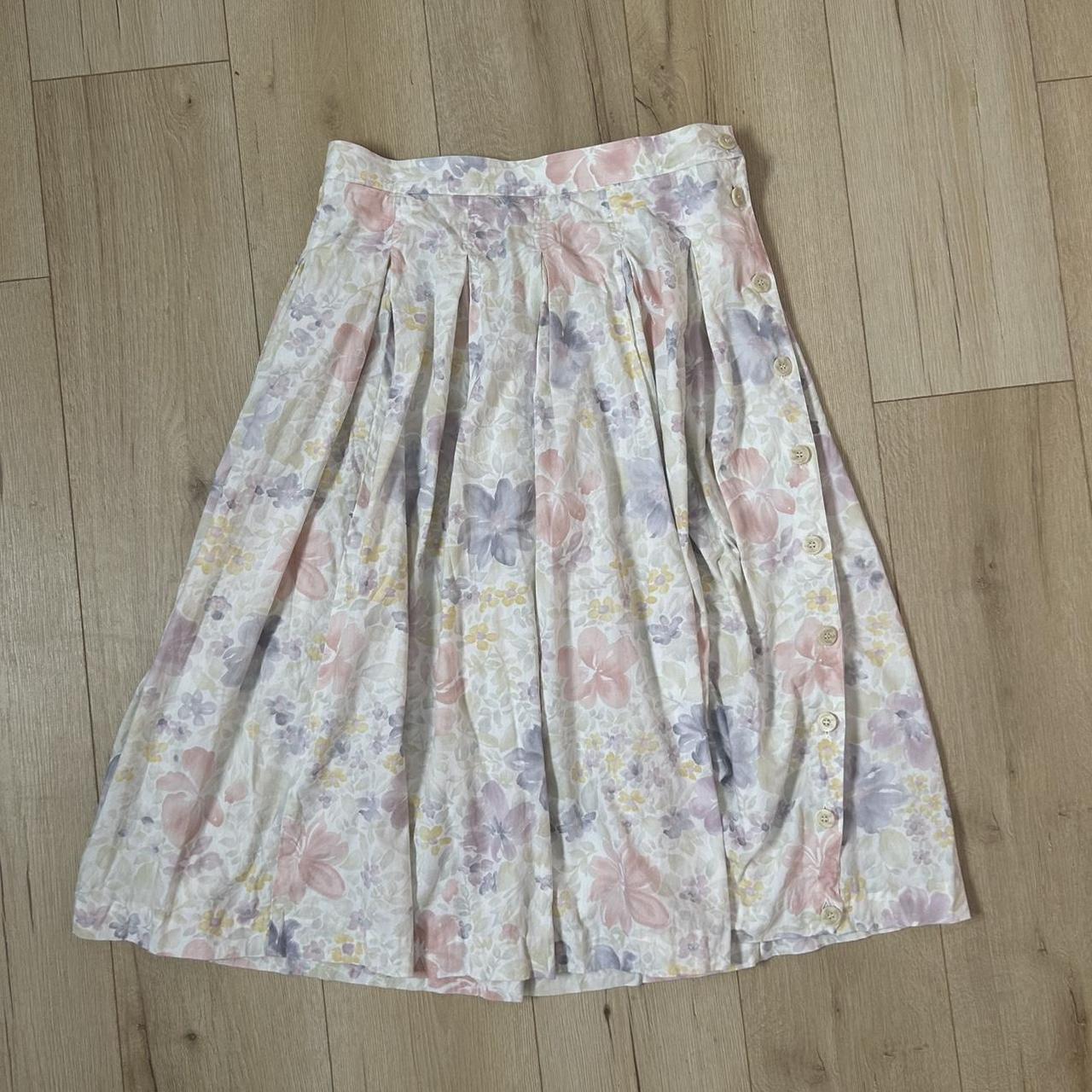 90s 1990s Vintage Liz Claiborne beige and pastel... - Depop