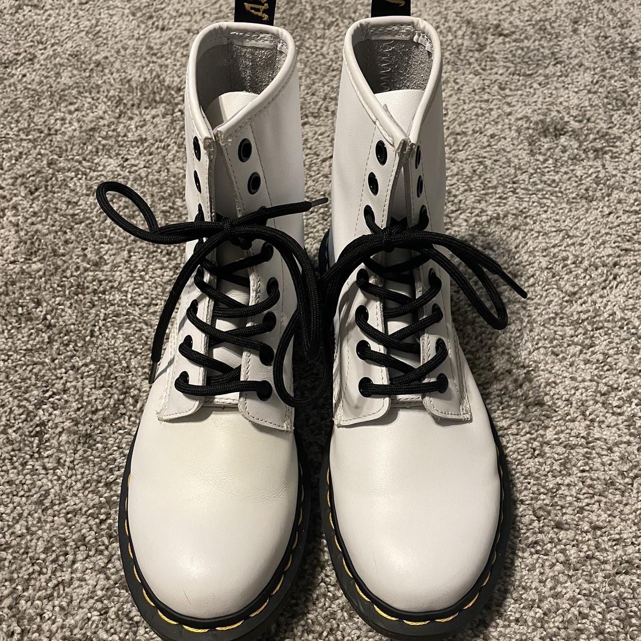 Ladies white 2024 doc martens