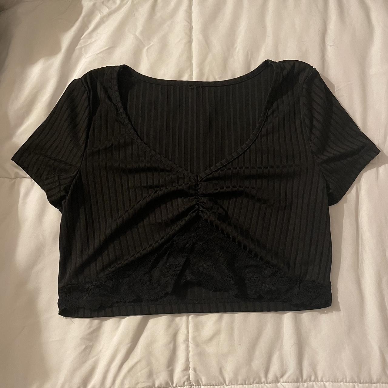Size L Cropped top like new no flaws worn like... - Depop