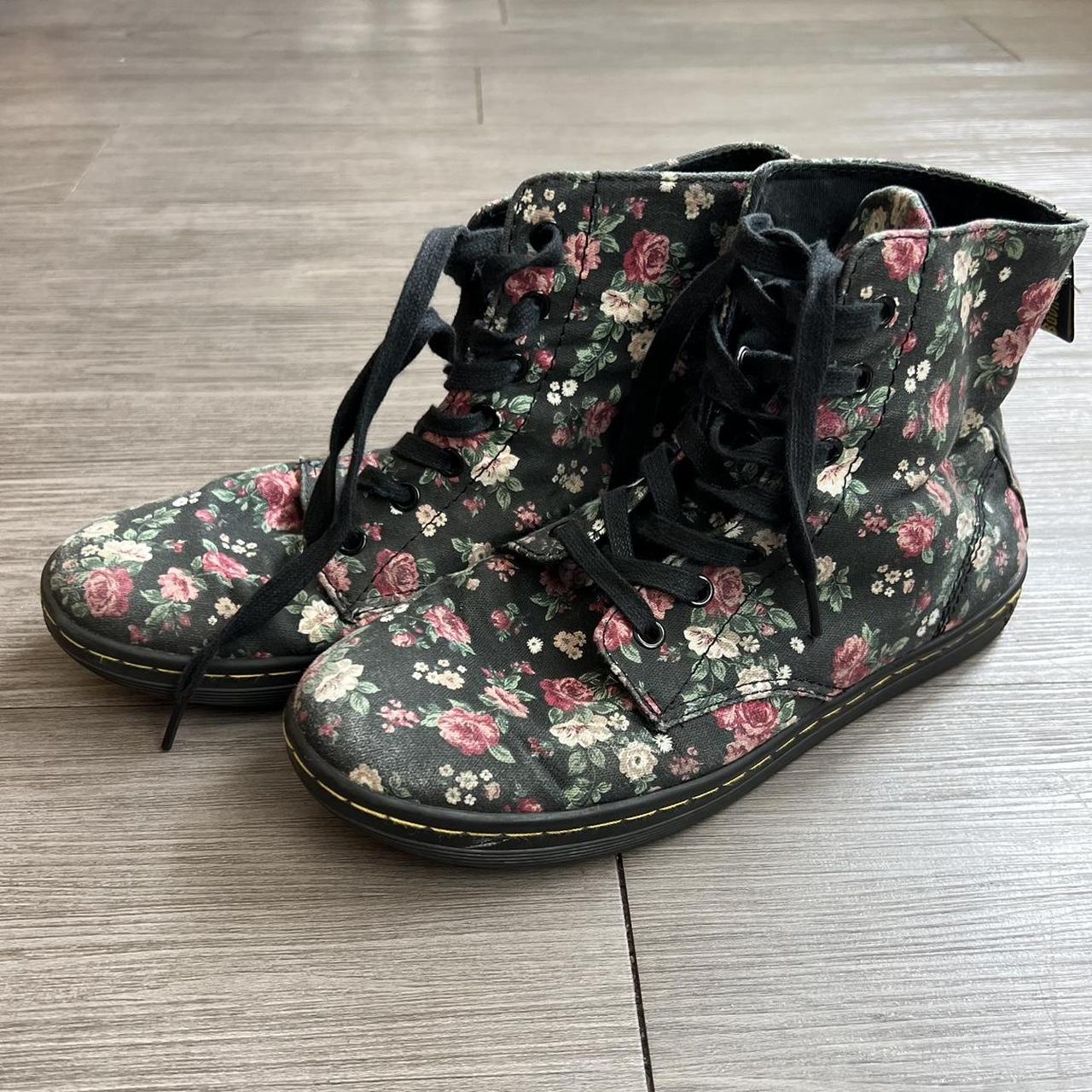 Dr martens hackney floral hotsell