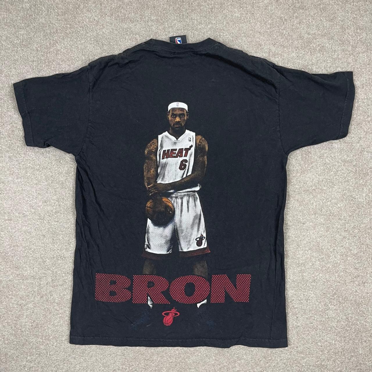 Lebron james black short sleeve outlet jersey