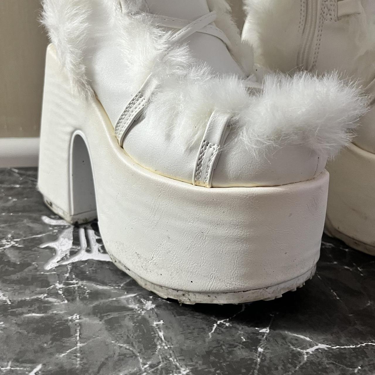 demonia camel white