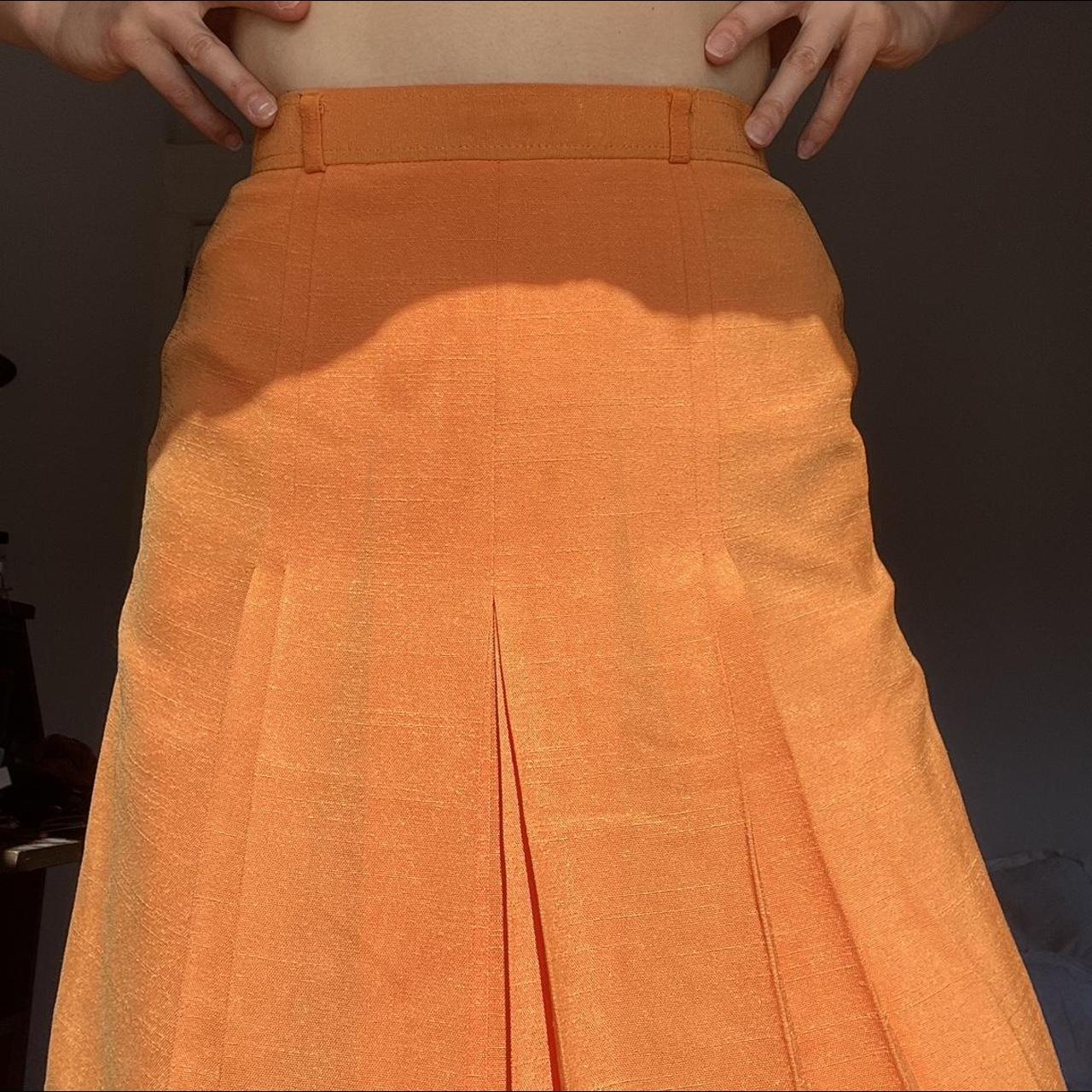 Short orange 2024 pleated skirt