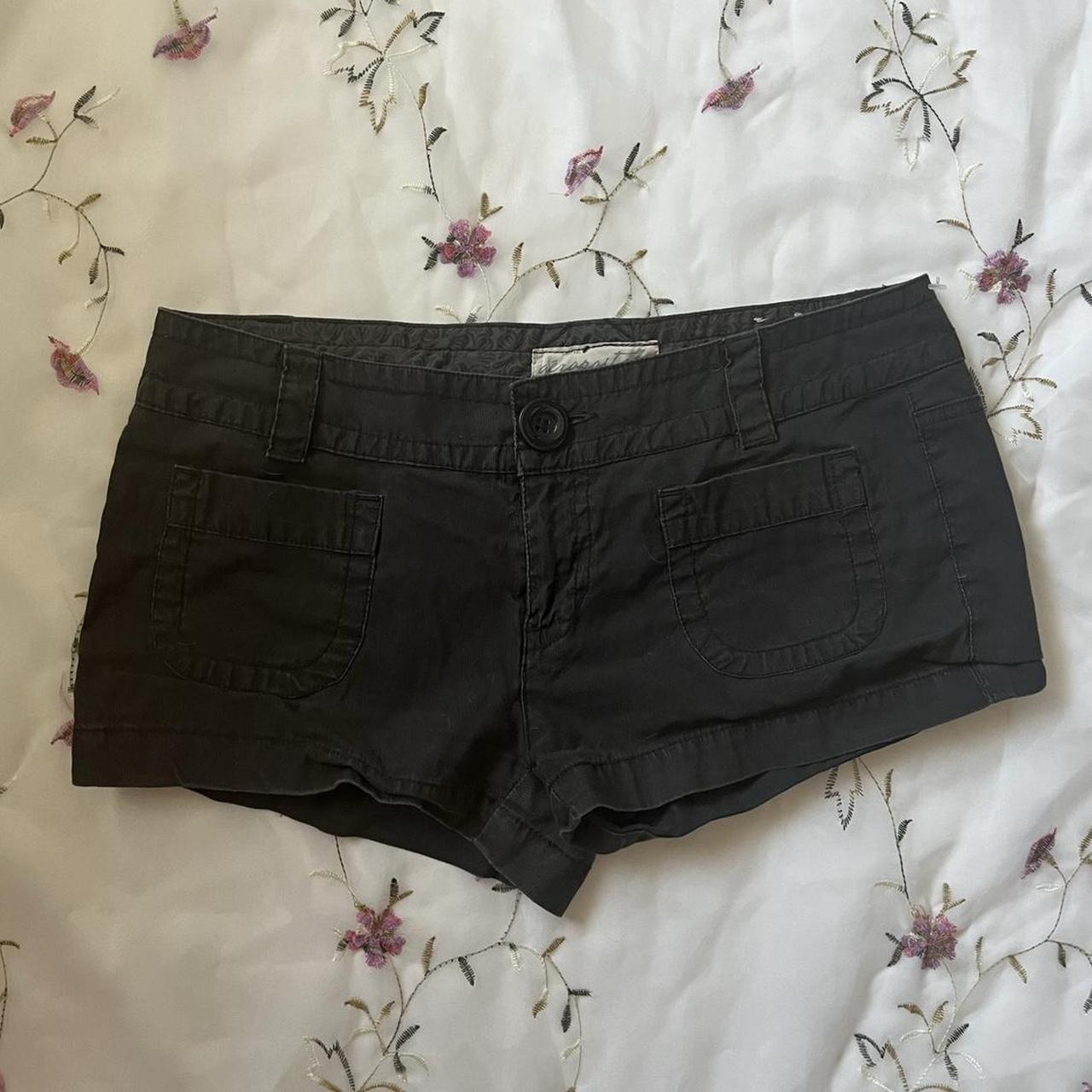 Aeropostale shorts best fits a size 7 Waist Hips... Depop