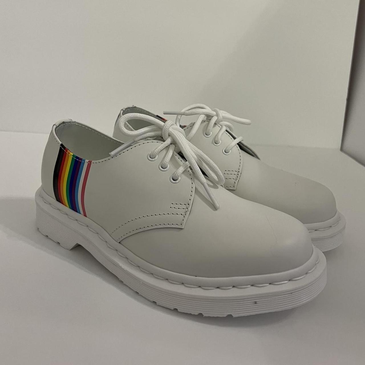 White low hot sale doc martens