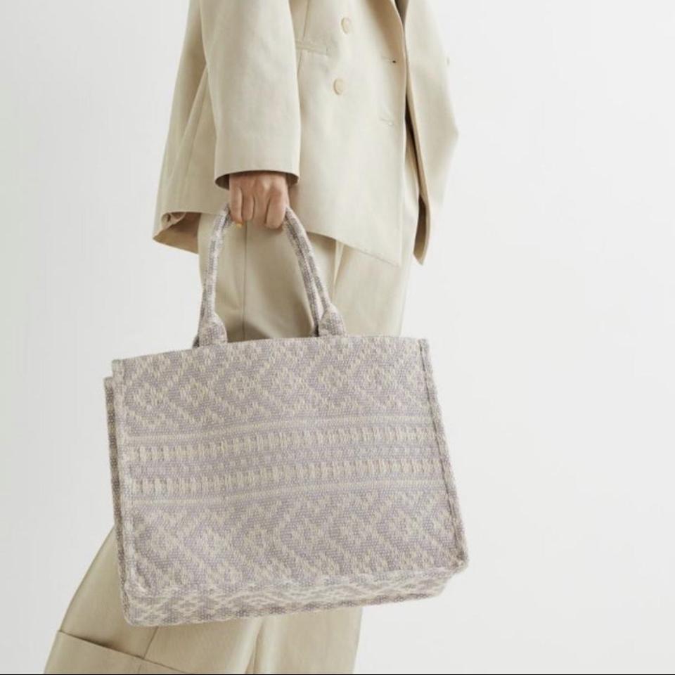 H and 2025 m jacquard tote