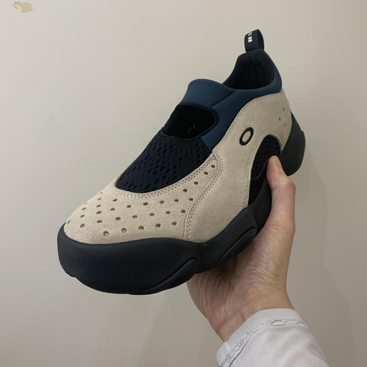 Oakley Men's Cream and Navy Trainers | Depop