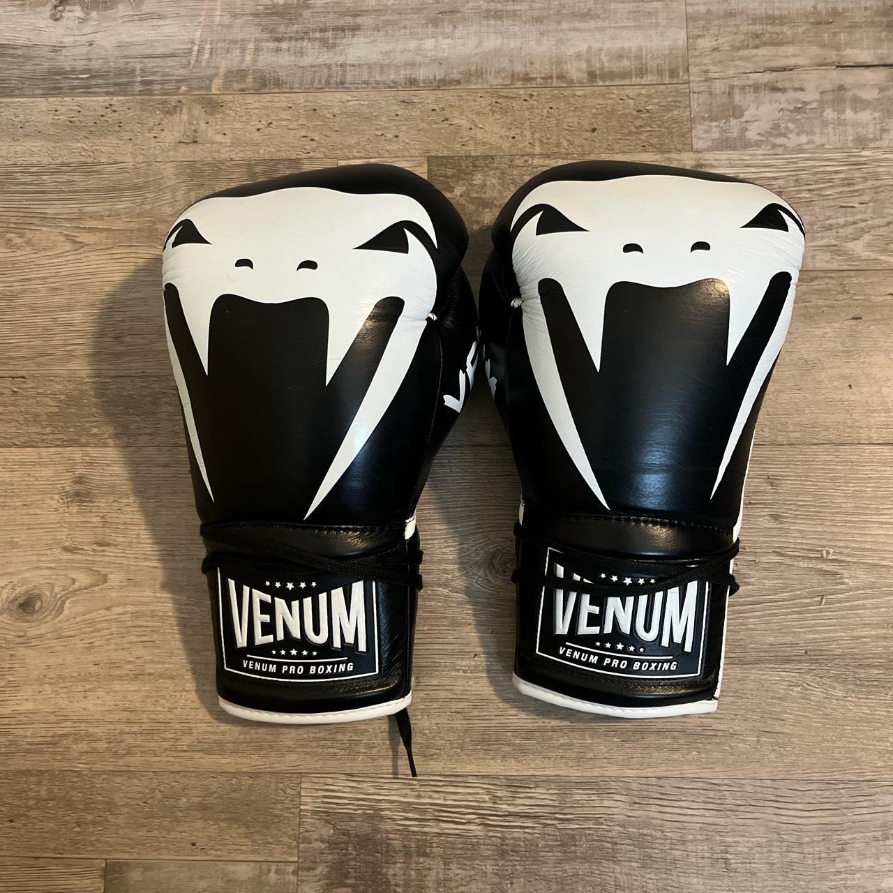 Venum giant 3.0 boxing gloves