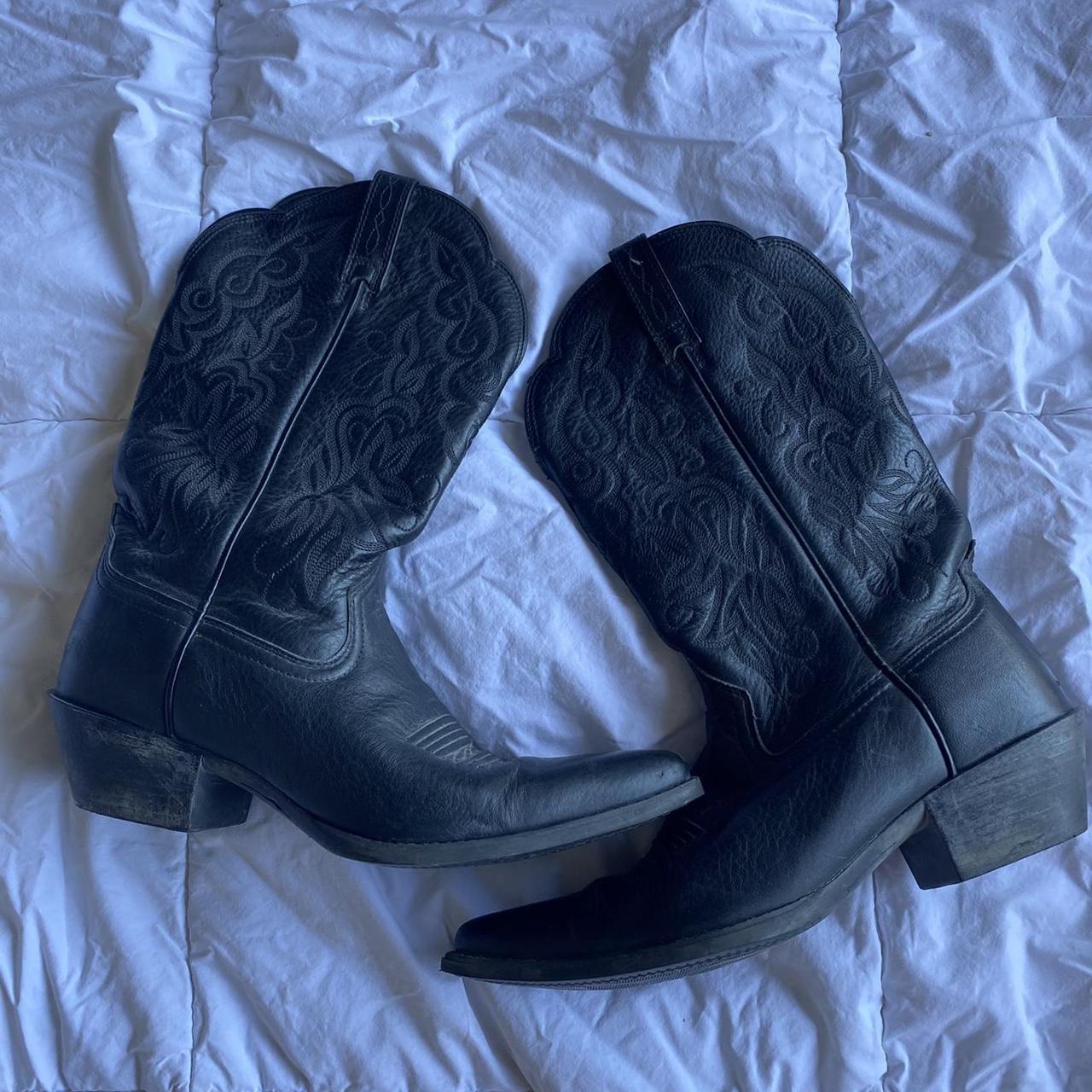 Size 8 wrist ariat black cowboy boots Good quality... Depop