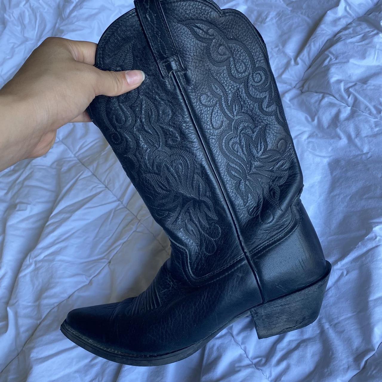 Size 8 wrist ariat black cowboy boots Good quality... Depop