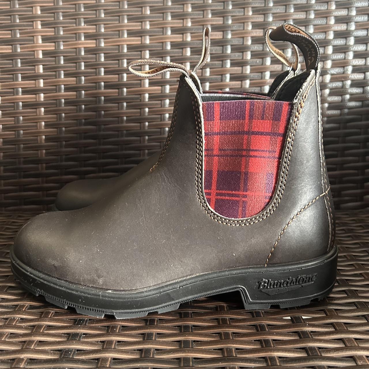 Blundstone leather Chelsea boot Brown color with