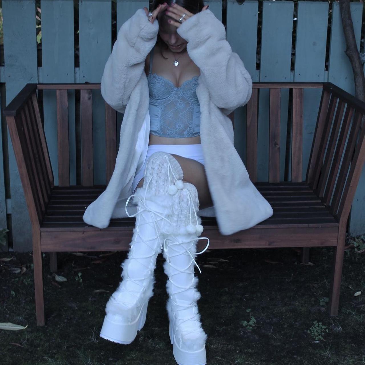 demonia camel 311 white