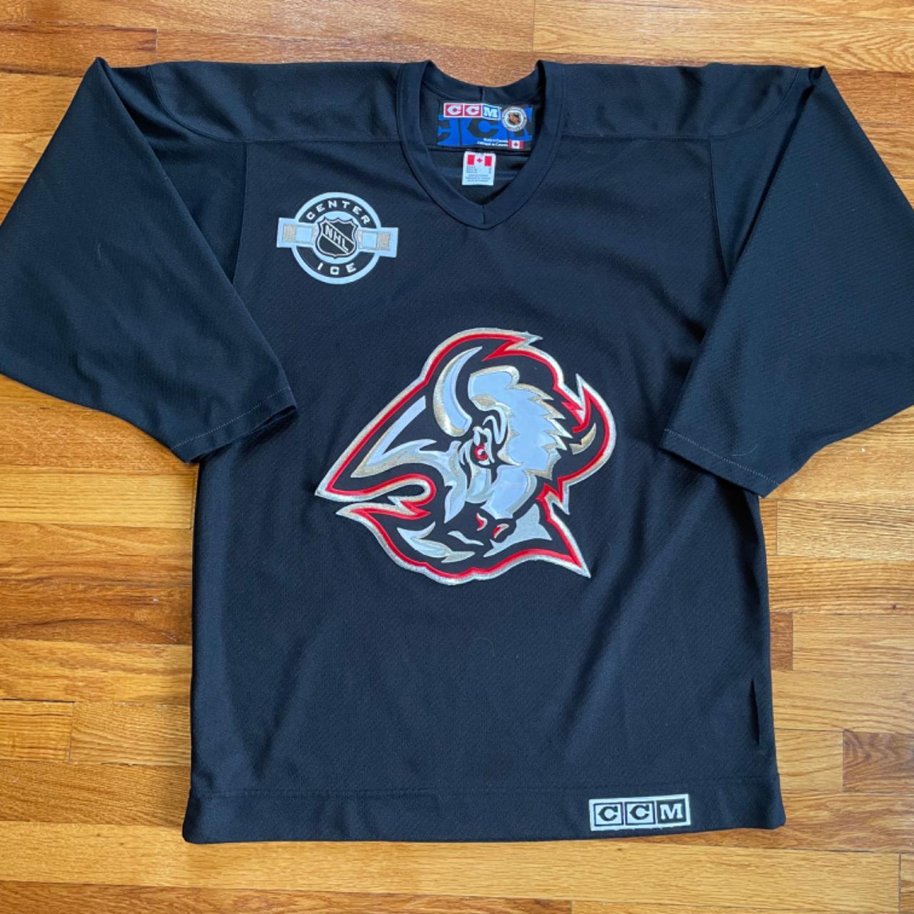 Vintage 90's Buffalo Sabres NHL Black Jersey T Shirt Size 
