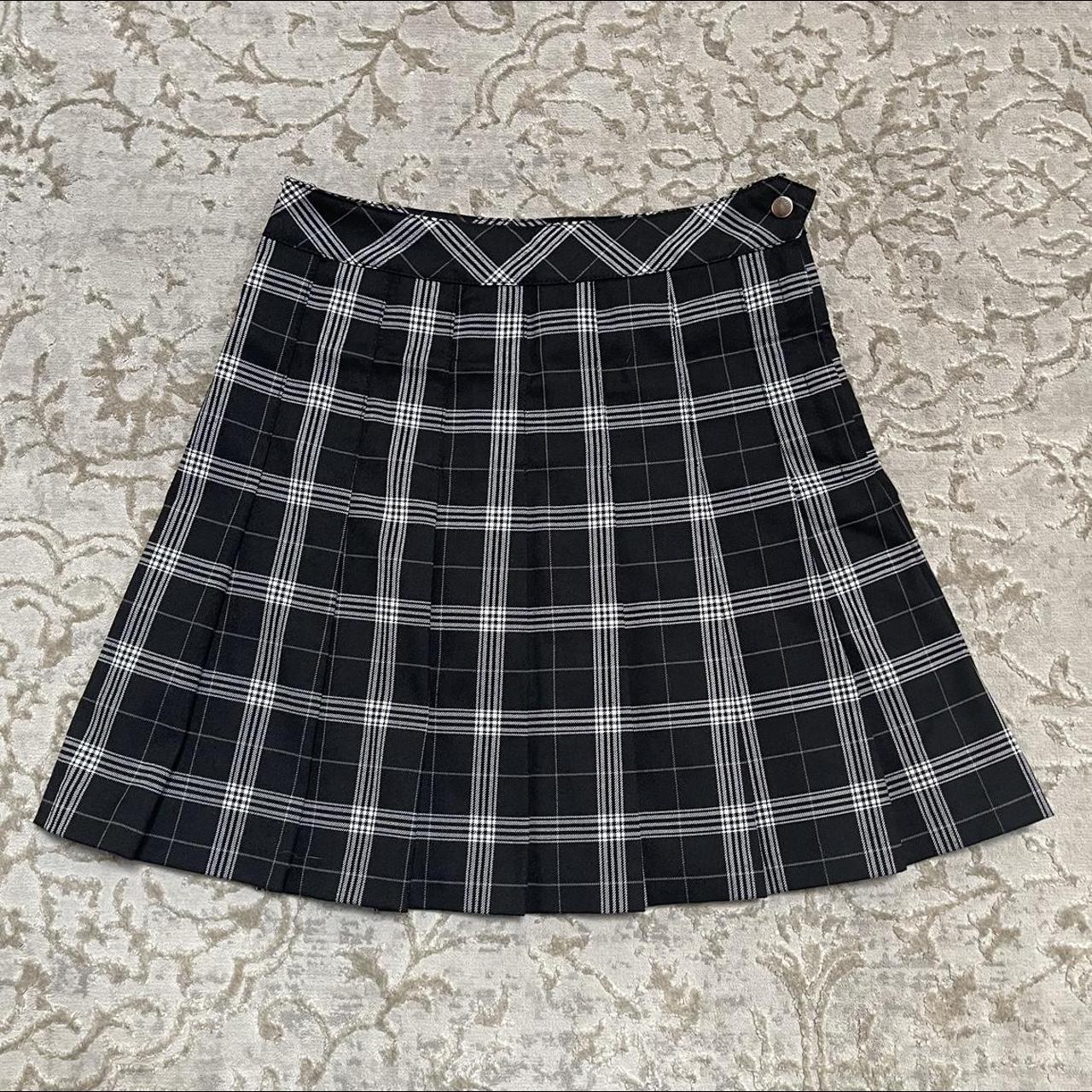 Black and white striped tennis skirt best sale