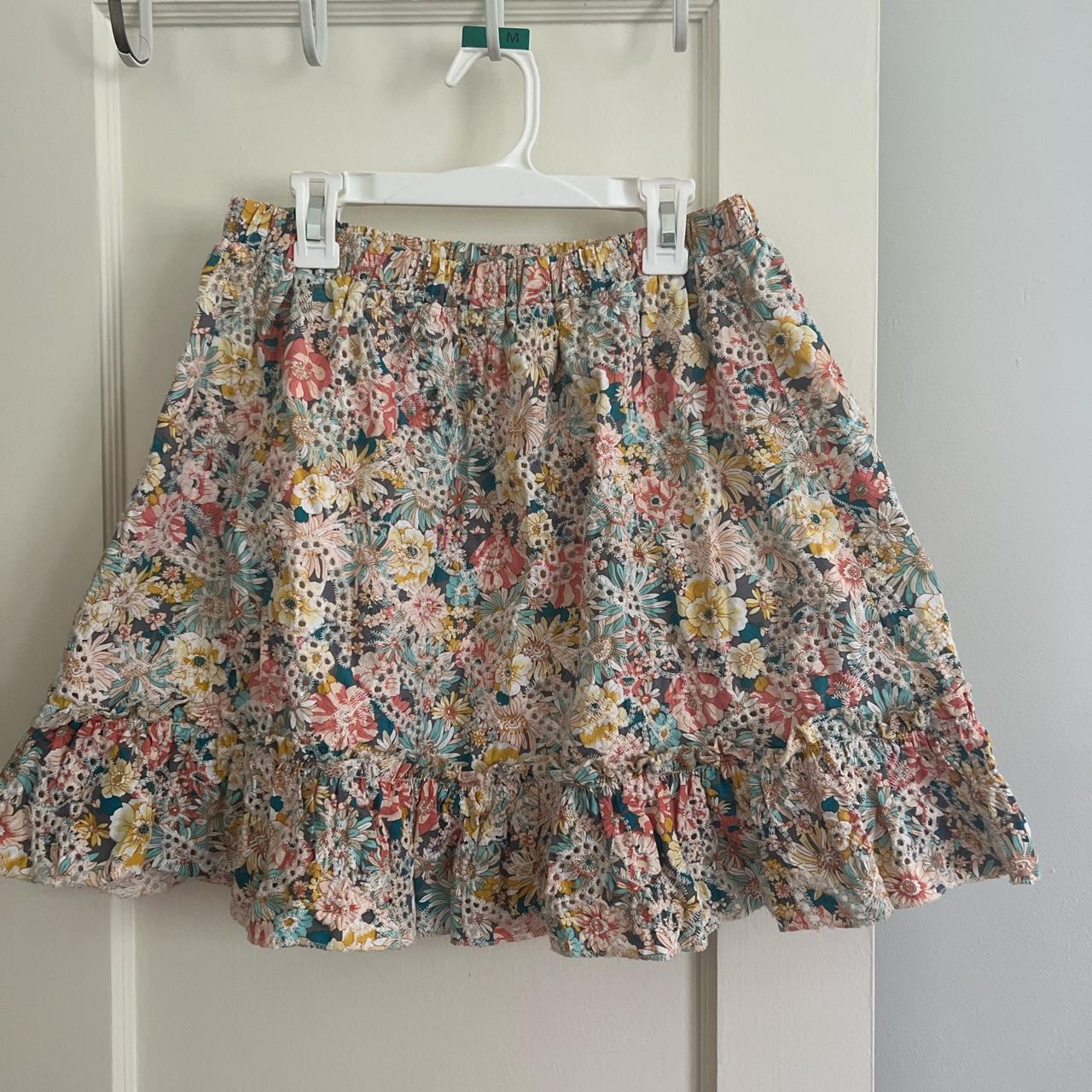super cute eyelet floral skirt!! elastic band and... - Depop