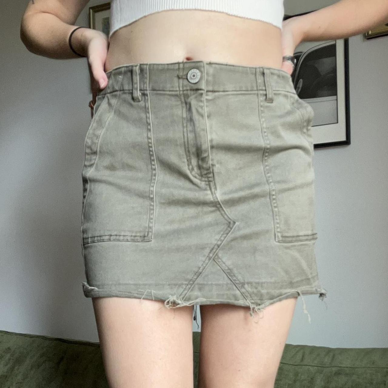 Olive green cargo skirt from express Size 2,... Depop