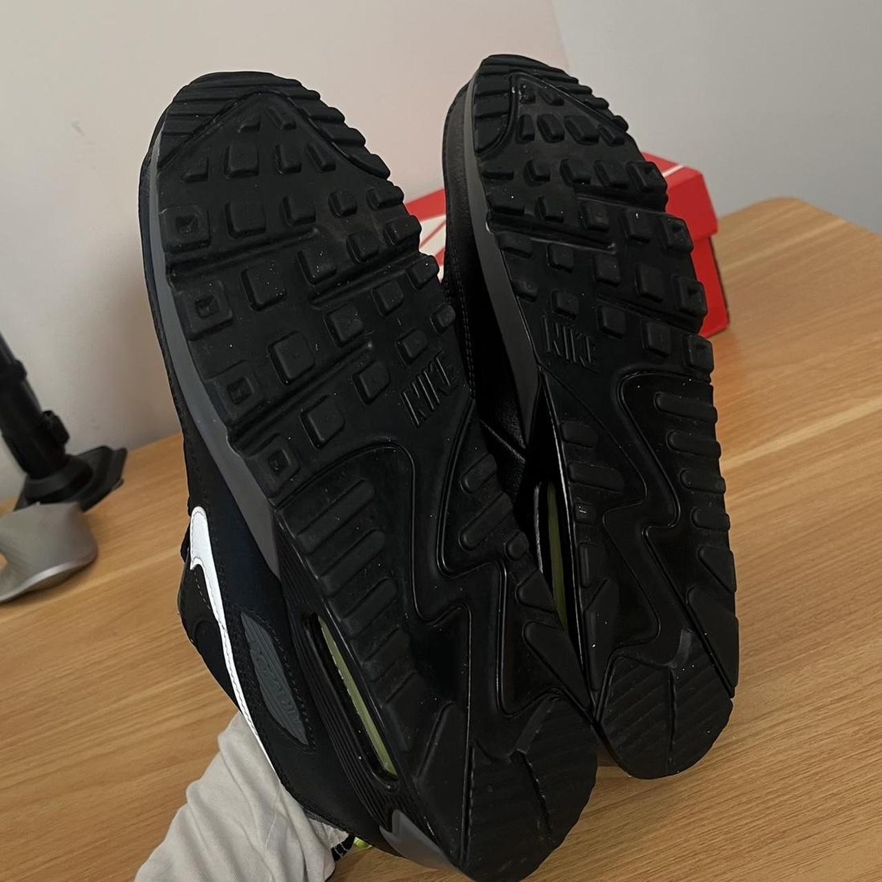 mens black nike trainers with white tick