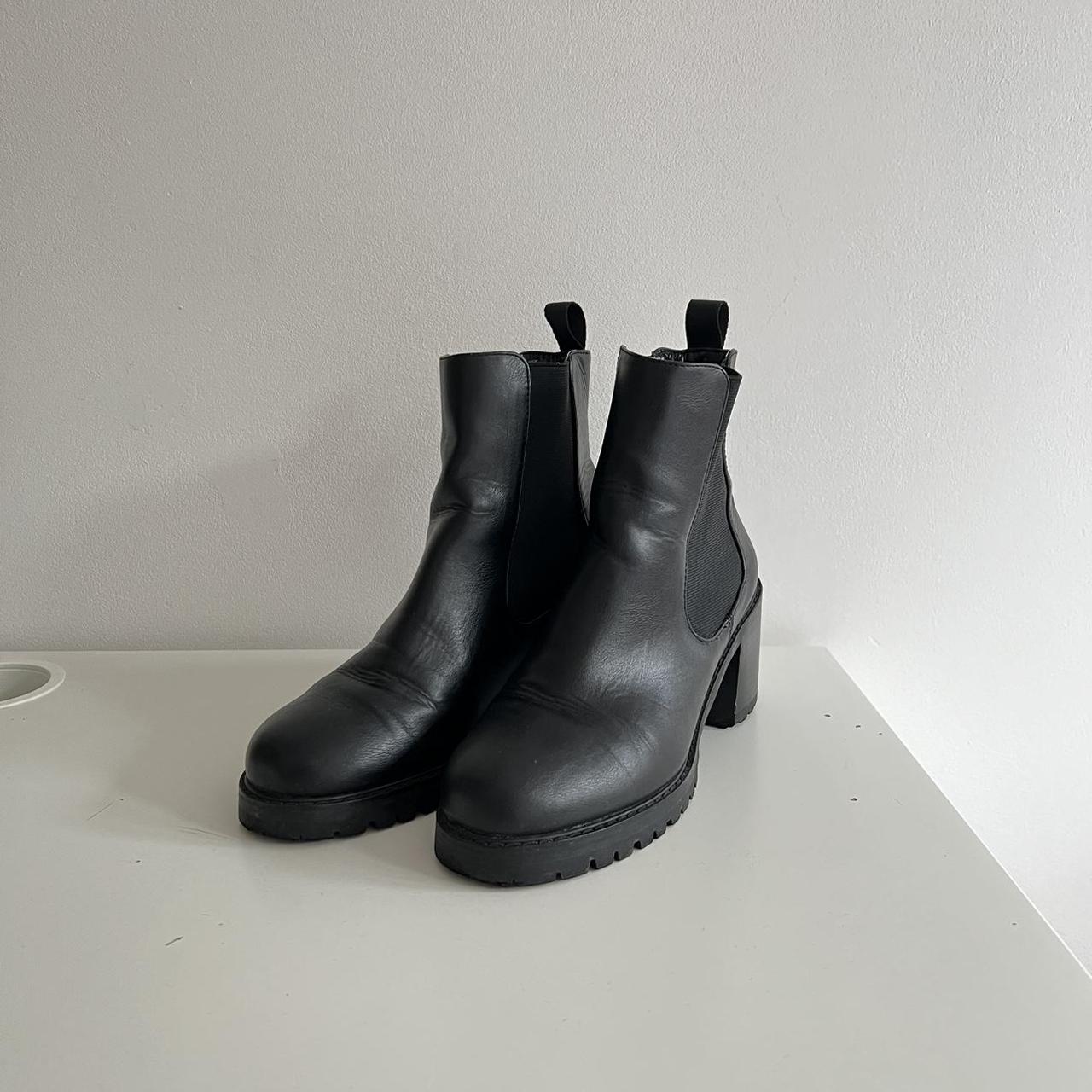urban outfitters black leather chelsea boots -... - Depop