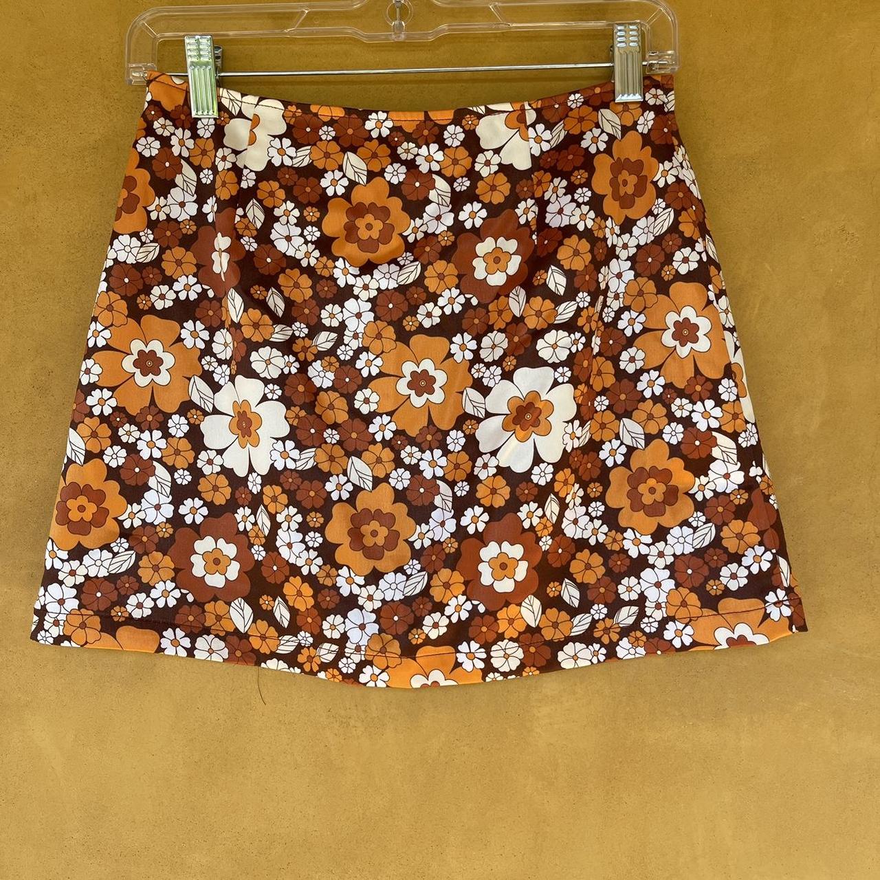 GLASSONS FLORAL SKIRT CUTE FOR AUTUMN 🍂🧡🐥🐰 Fits a... Depop