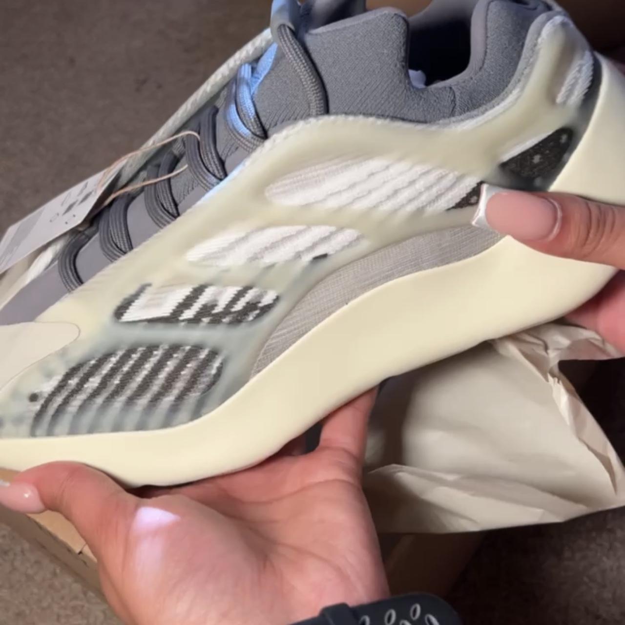 yeezy 700 v3 size 10