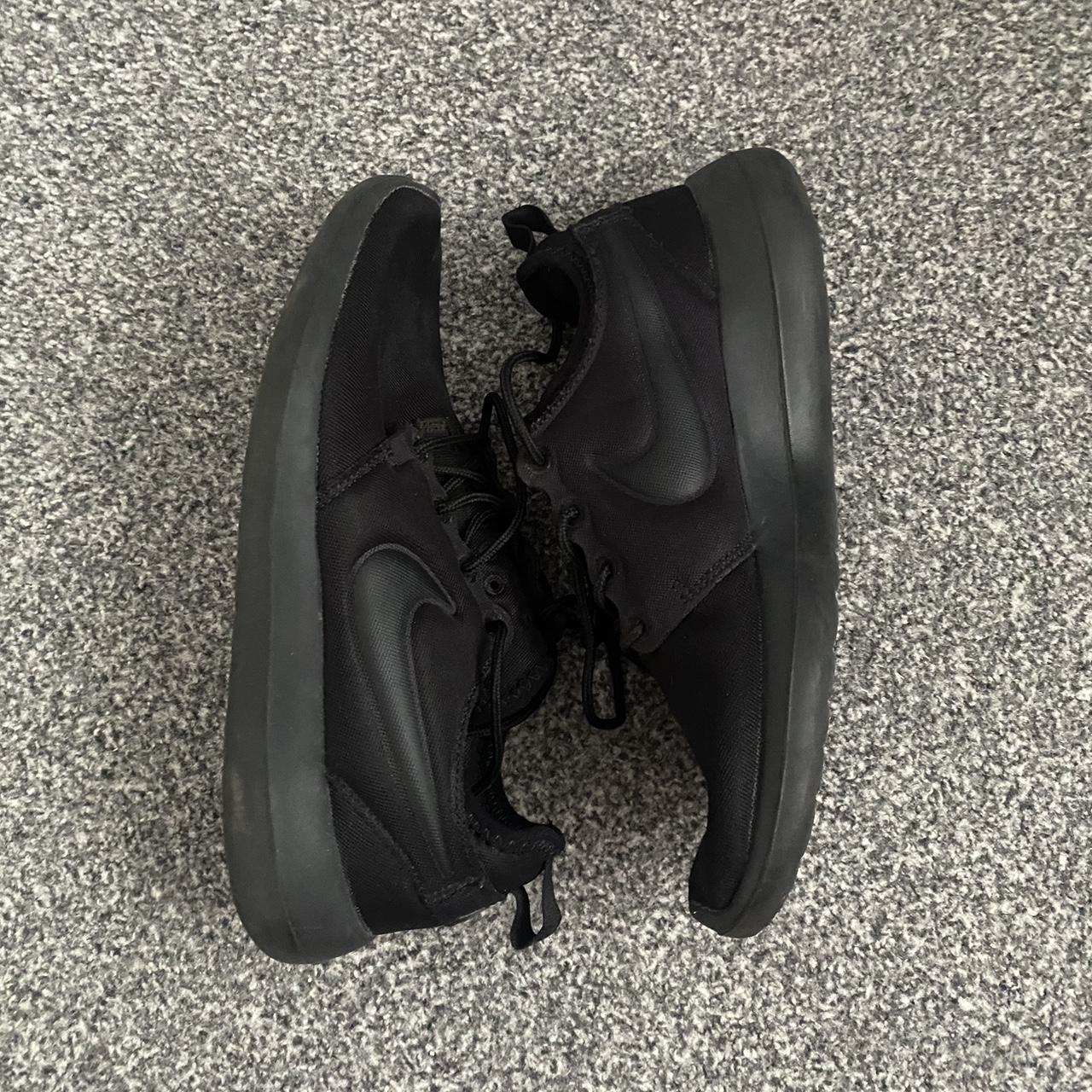 black nike soft trainers