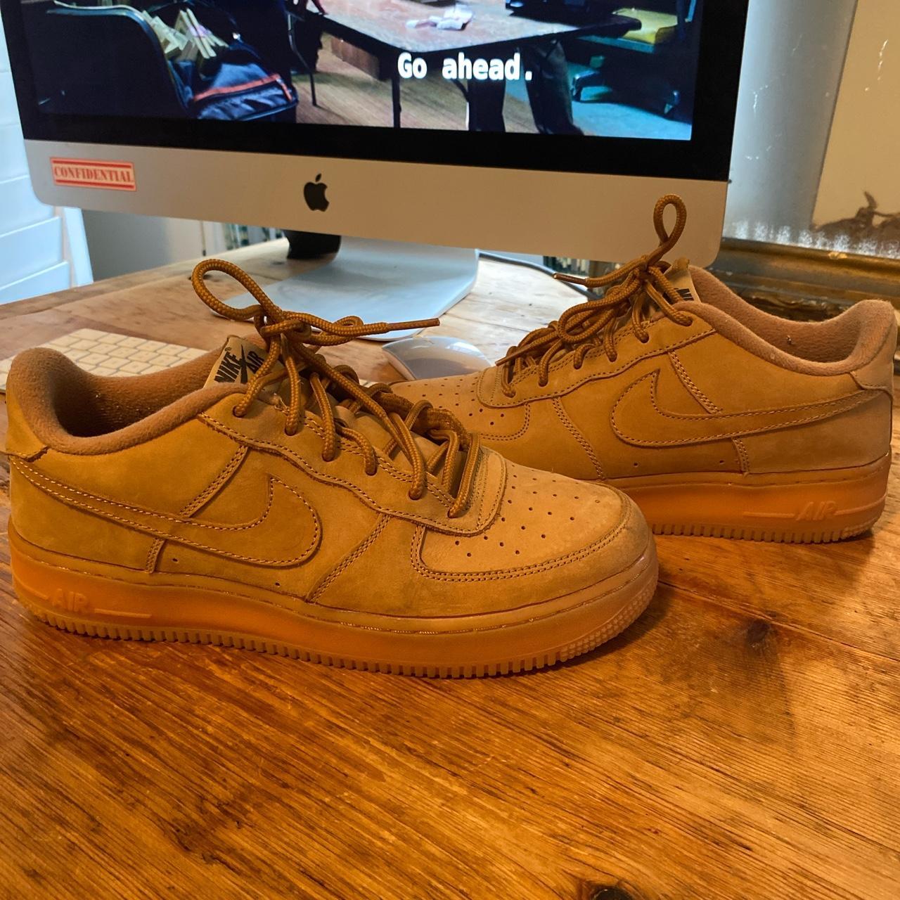 tan air nike