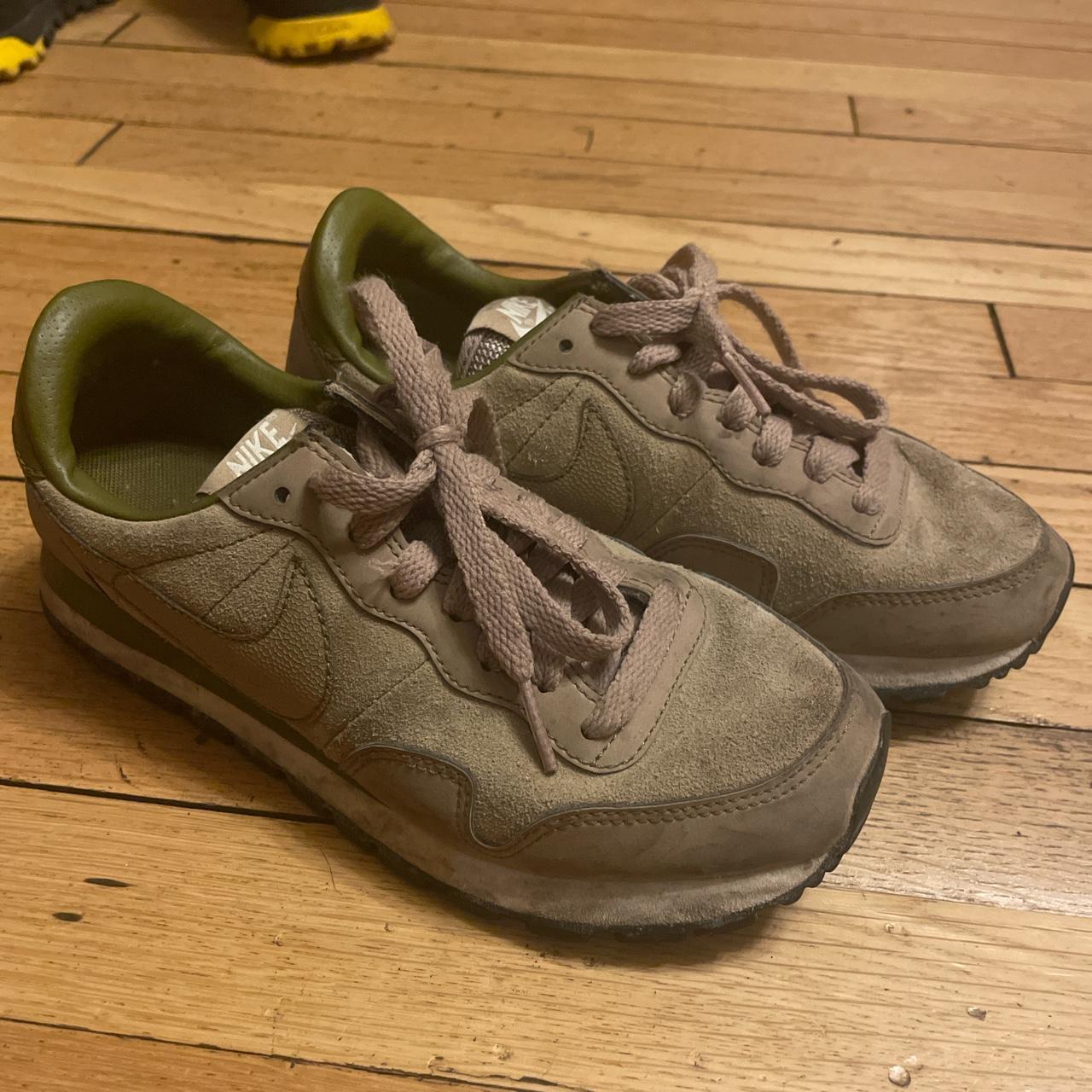 Khaki hot sale coloured trainers