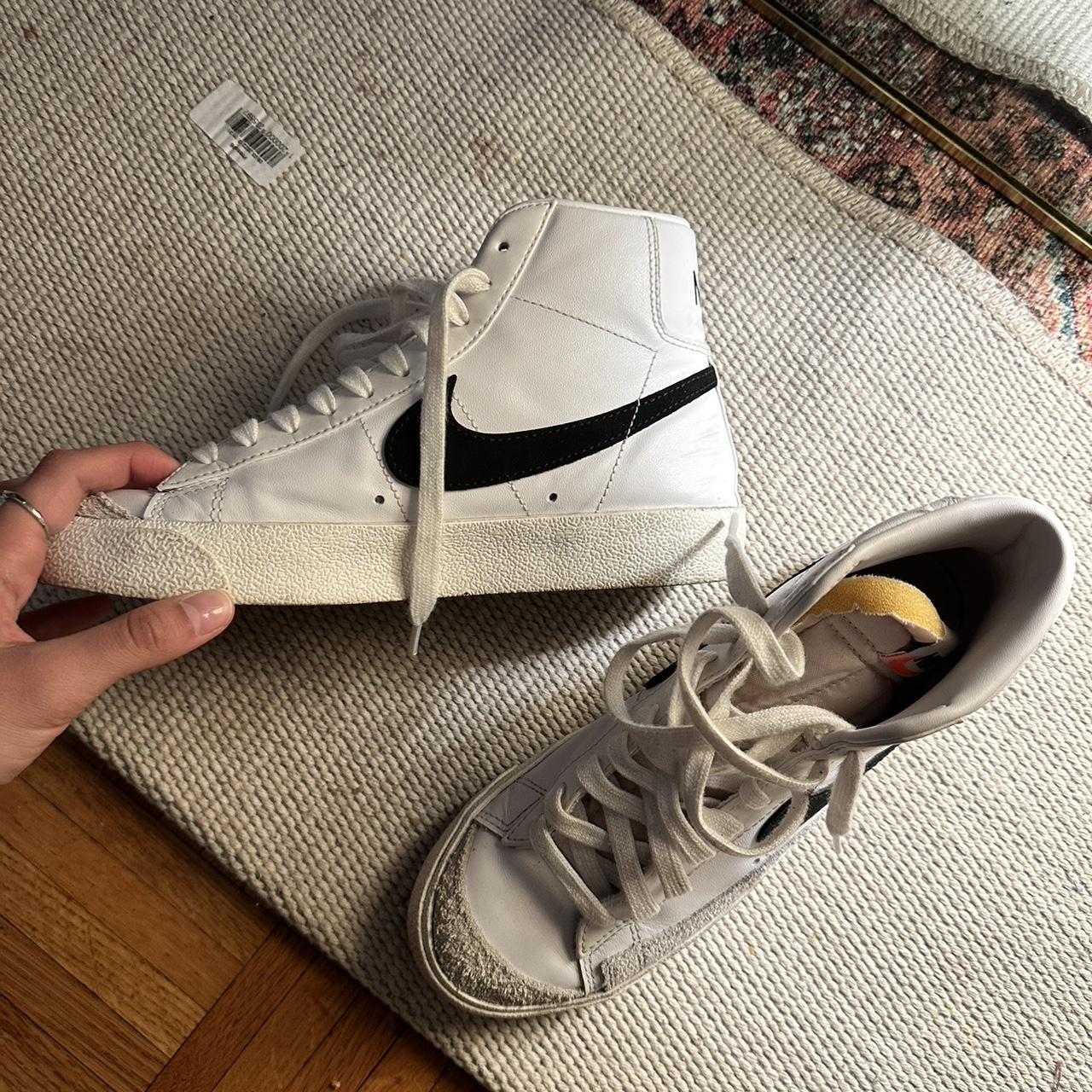 womens nike grey sneakers