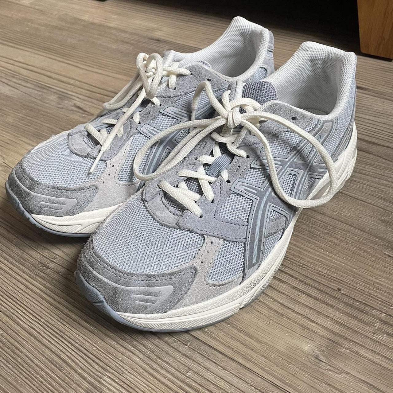 mens grey asics trainers