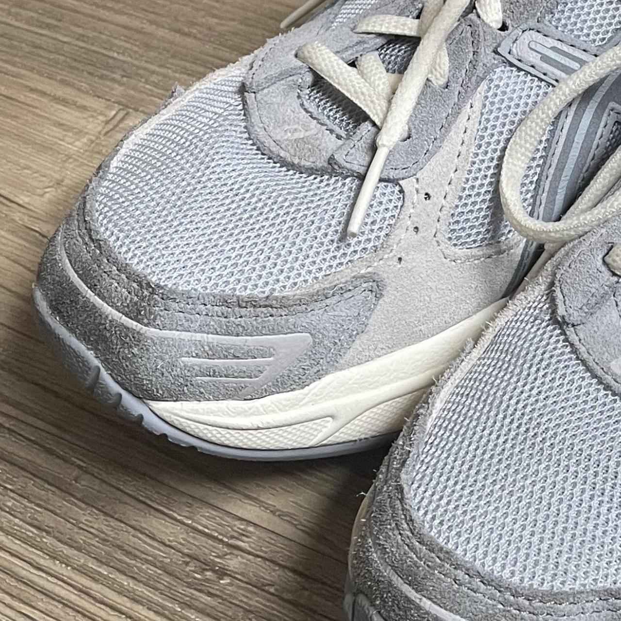 mens grey asics trainers