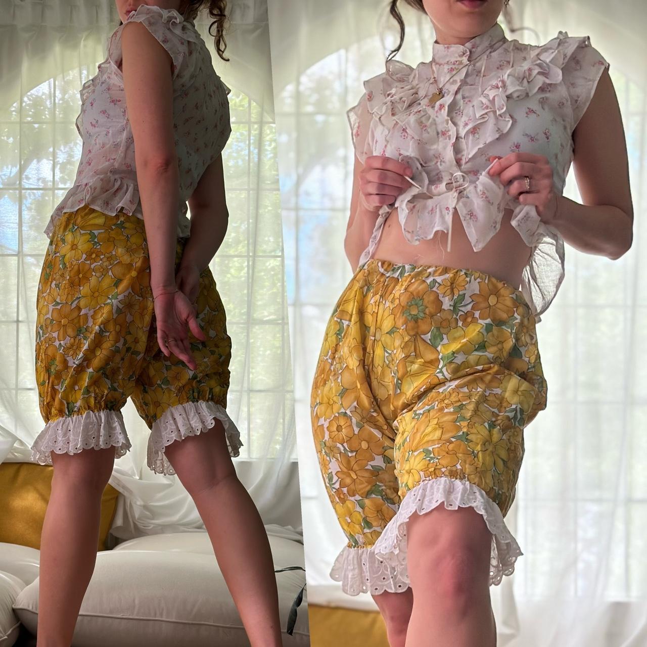 Vintage 60s/70s bloomer shorts, sunny yellow floral | Depop