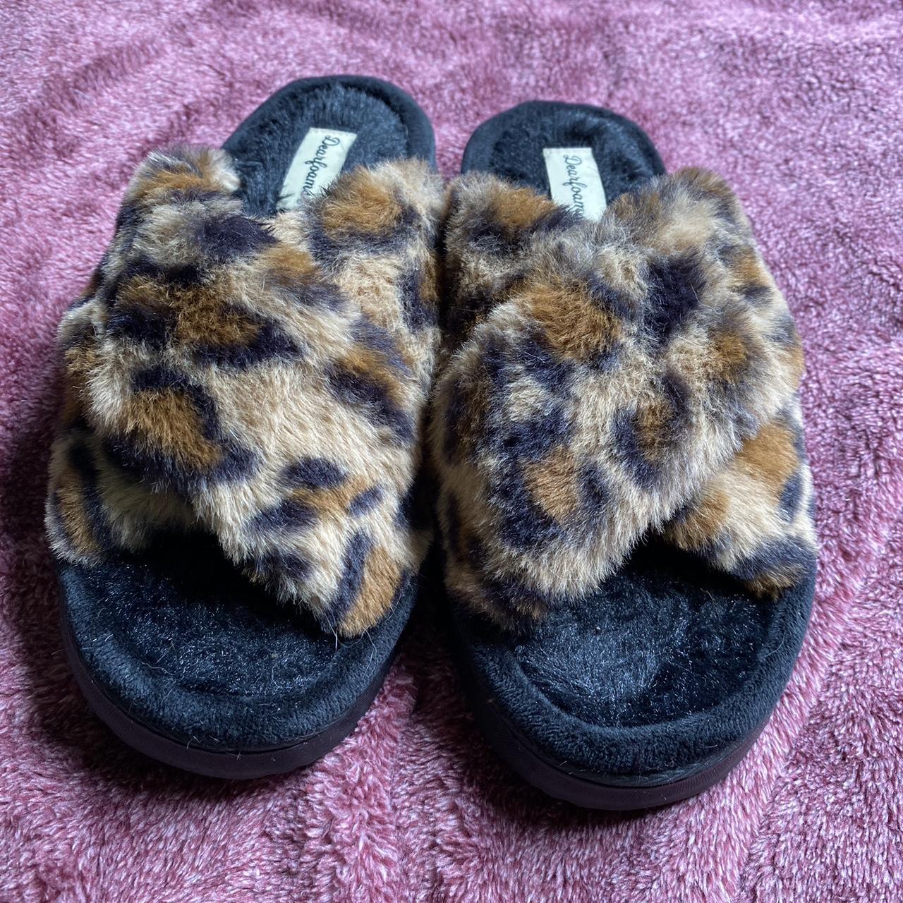 Dearfoam best sale cheetah slippers